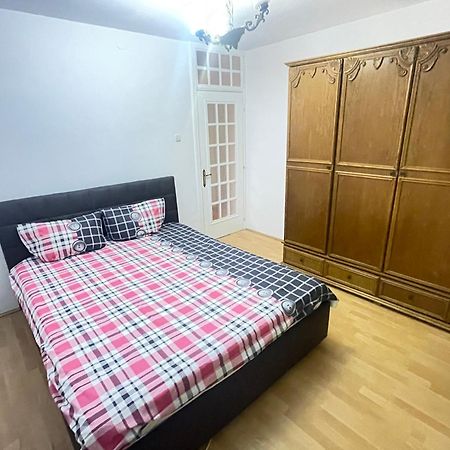 Family Cave Apartment Oradea Exterior foto